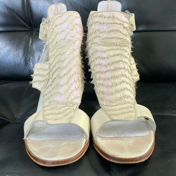 Women’s size 38 Spanish leather Miista- London Cream 2.5” Shoes - Imperfect - Picture 8 of 16